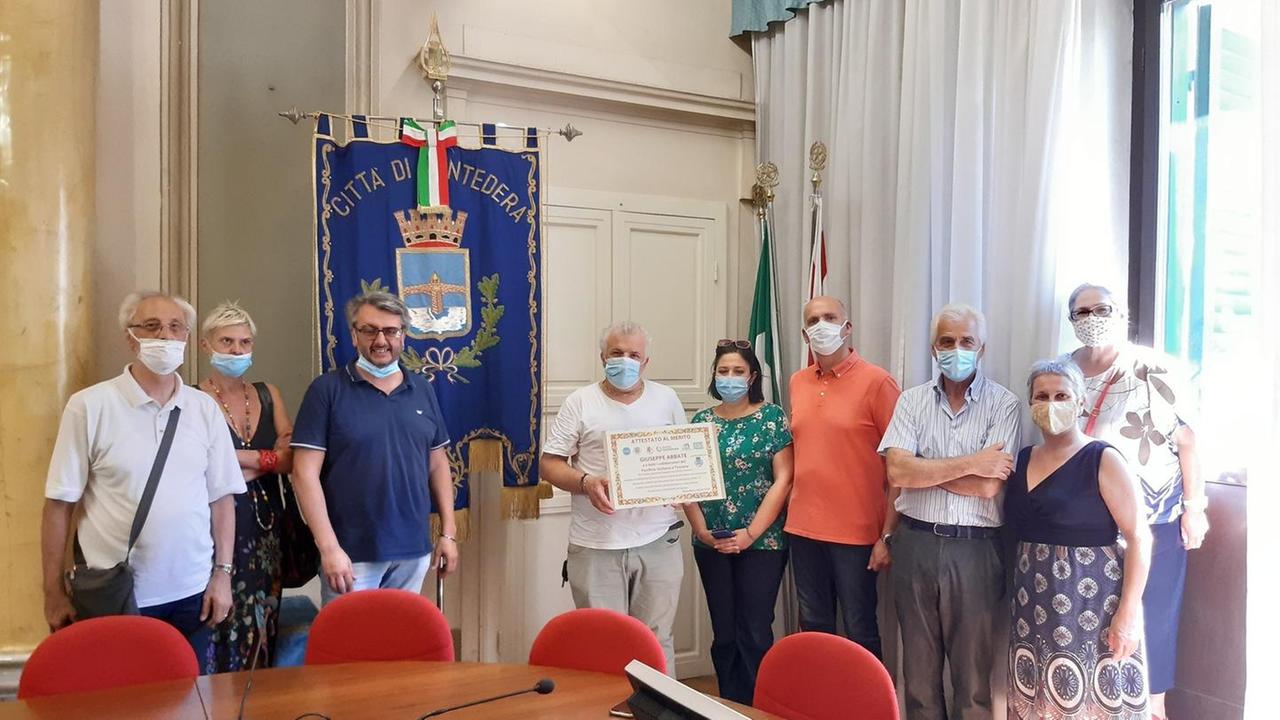 Un momento della cerimonia nella sala del consiglio comunale