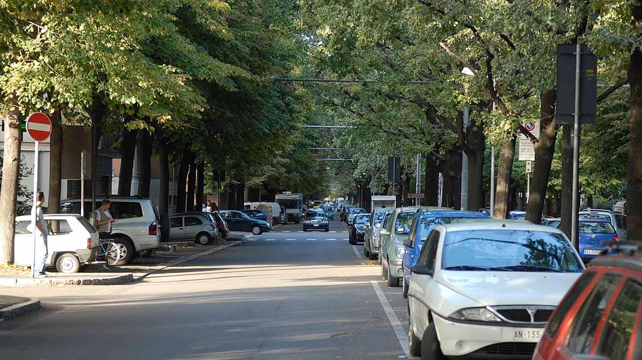 Viale Gramsci: 5mila euro di multa a venditore abusivo di scope