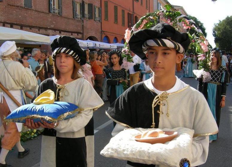 Bologna prova a scippare il tortellino a Castelfranco 