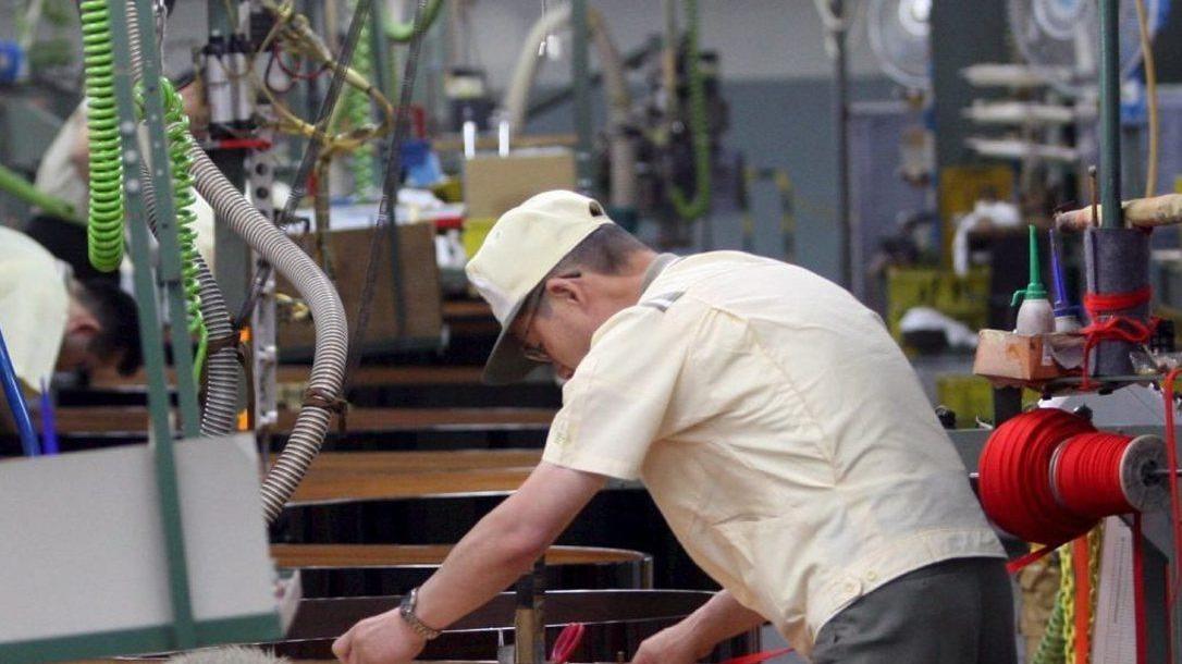 Cassa integrazione non ancora pagata, sempre più lavoratori in fila alla Caritas