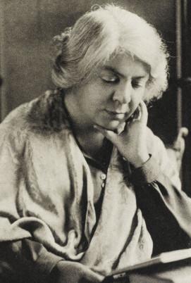 Inaugurazione della statua di Grazia Deledda