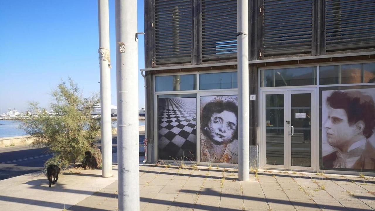 In fila alla baracchina tre opere ispirate a Mascagni: un ritratto del compositore, la soprano Gemma Bellincioni e la Terrazza a lui dedicata