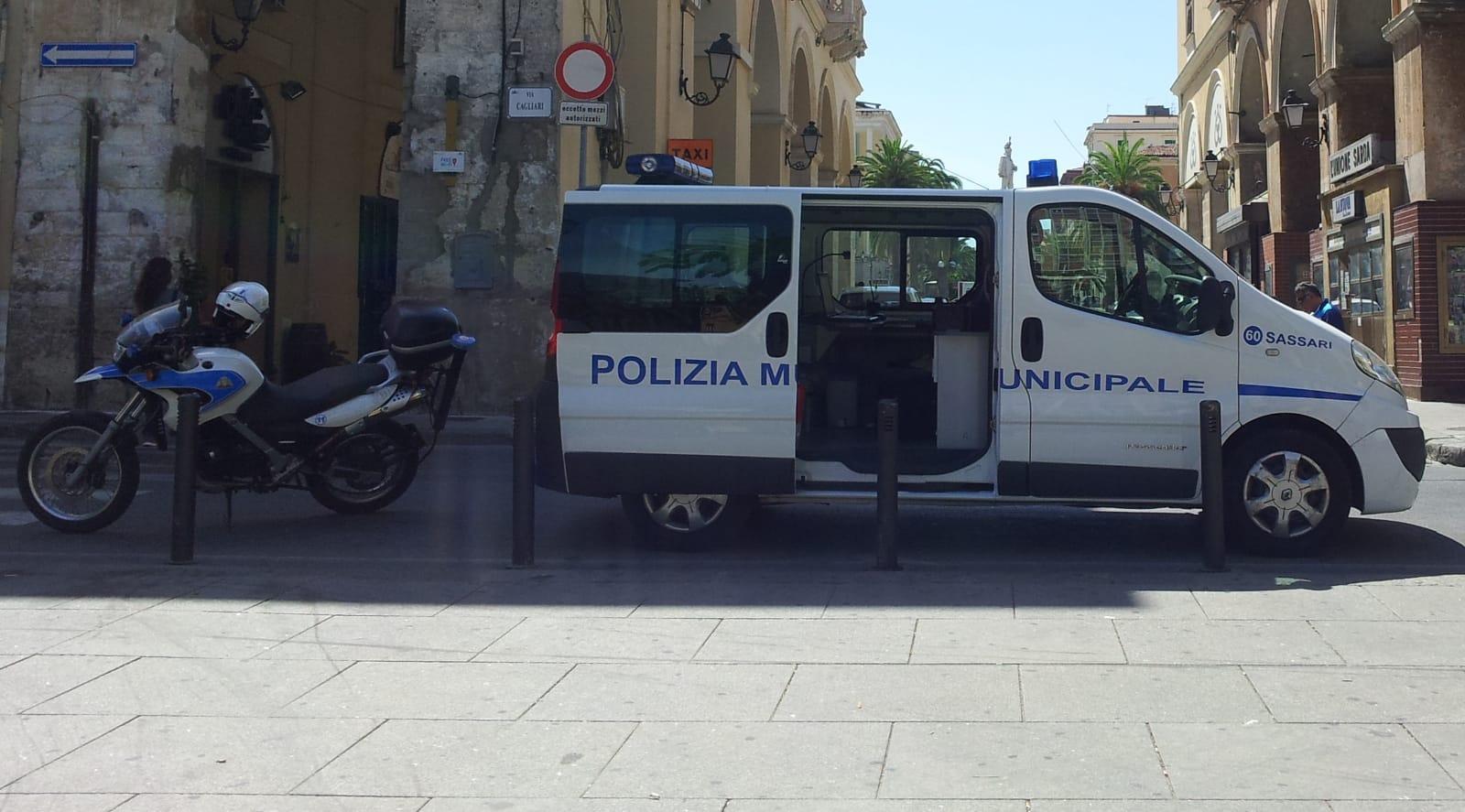 Sassari, fa shopping con il bancomat appena rubato: in cella