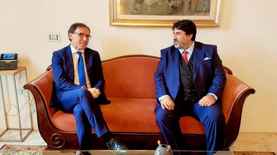 Il ministro degli Affari regionali Boccia e il governatore della Sardegna Solinas