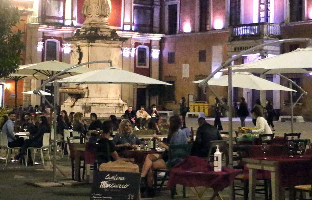 Residenti in centro infuriati contro la movida: "Nessuno ci ascolta"