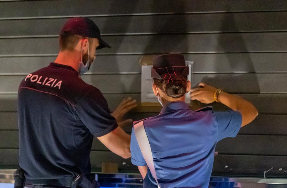 Lidi, alcol ai quattordicenni nella movida: altri locali nel mirino 