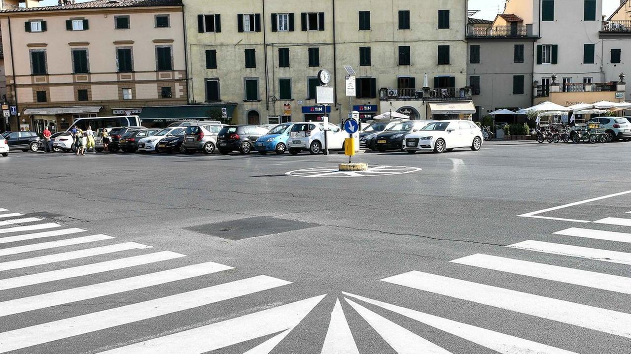 Lo scenario di piazza Santa Maria