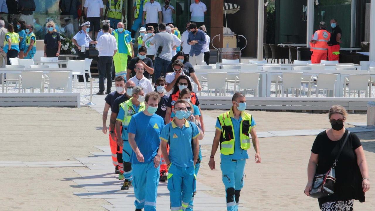 I volontari alla festa ad un anno dal Jova Beach