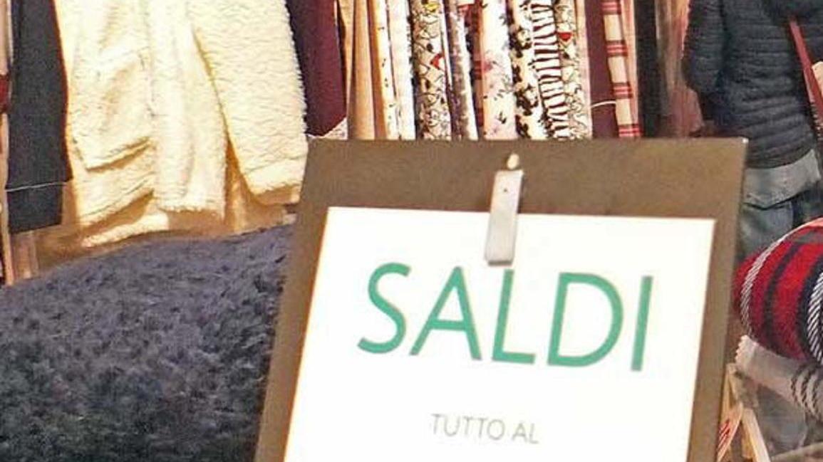 Notte del volontariato e shopping spettacolo aspettando i saldi