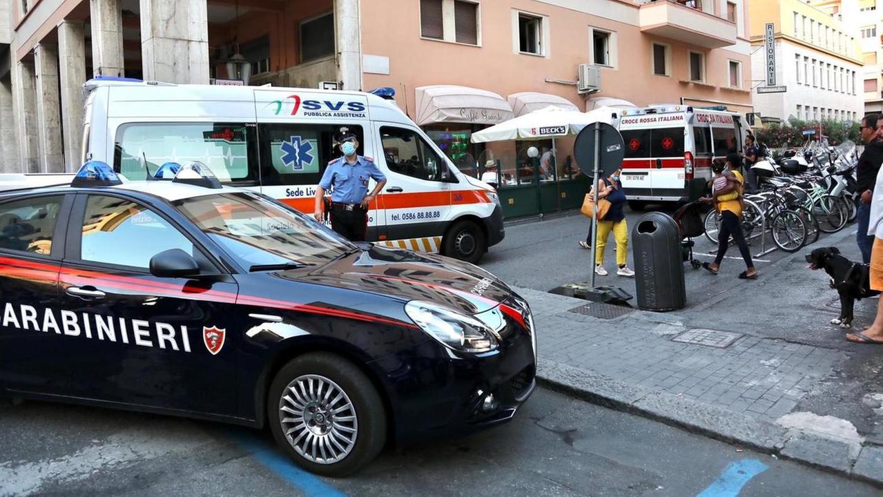 Rissa tra donne fuori dal bar