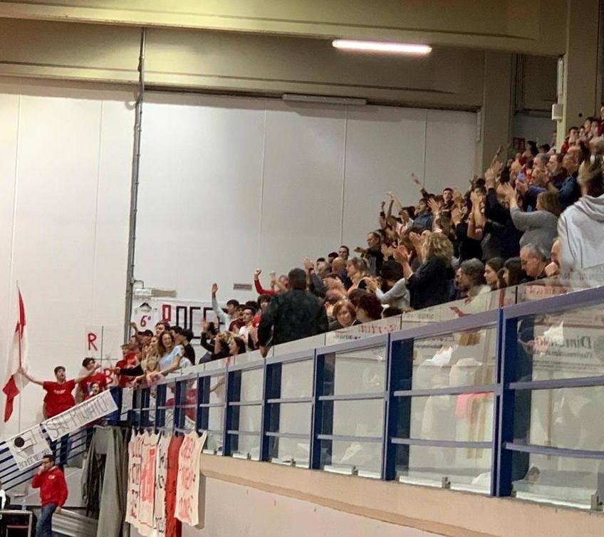 L’Etrusca Basket premia i centisti di San Miniato regalando l’abbonamento