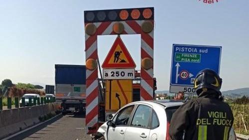 In auto contro il cartello mobile