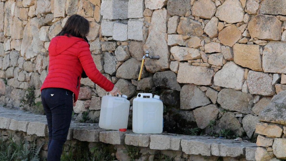 A Luras poca acqua e tante proteste