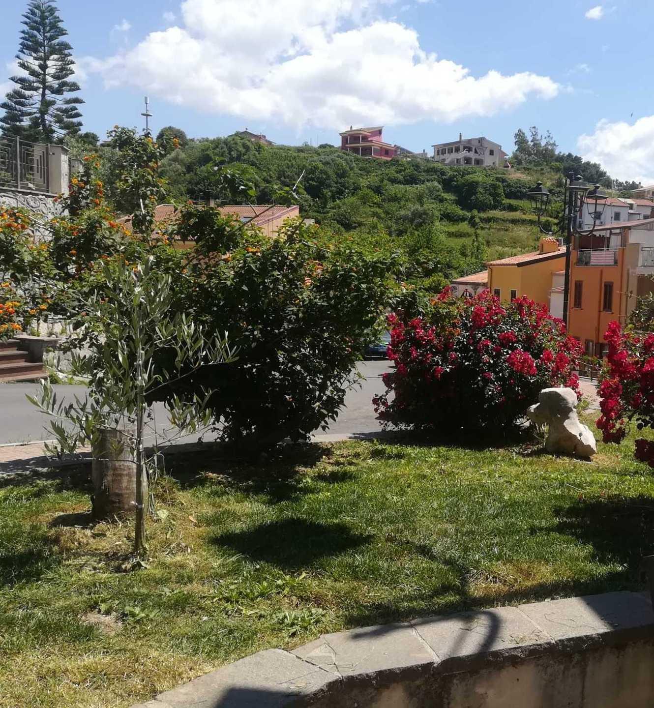 Ossi lancia la campagna “Adotta il verde”: i cittadini abbelliscono il loro paese