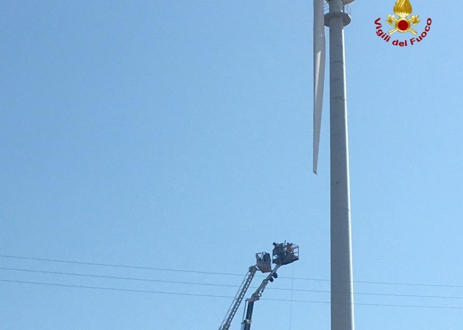 Nulvi, due operai bloccati a 25 metri di altezza