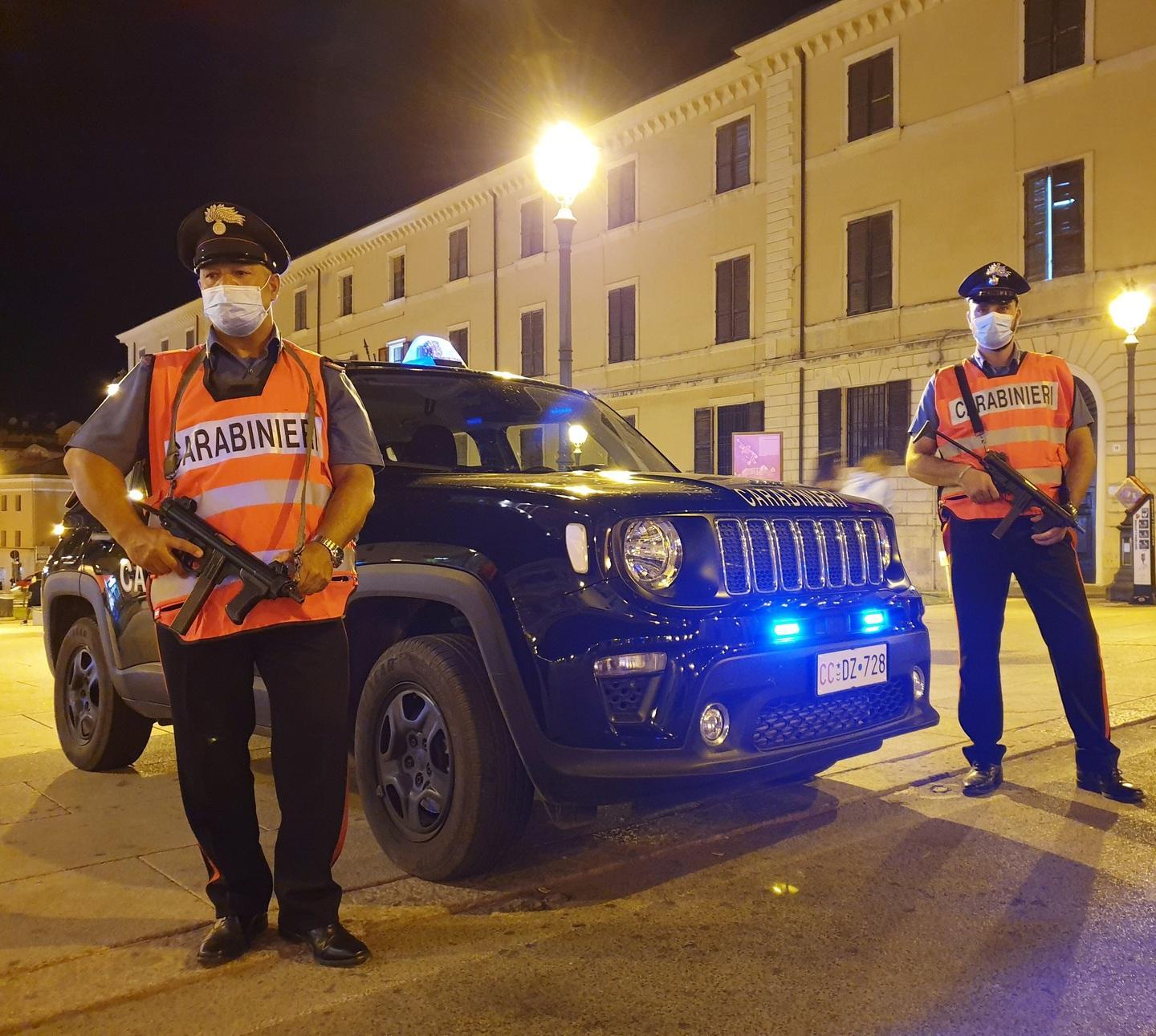 Due denunciati per spaccio di stupefacenti e due patenti ritirate dai militari
