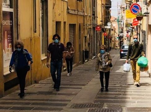 Mascherine e distanze, il Comune rilancia 