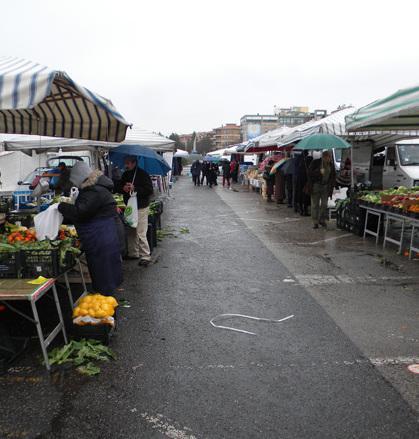Piazzale Segni, dalla prossima settimana il mercatino torna ai “classici” 126 stalli