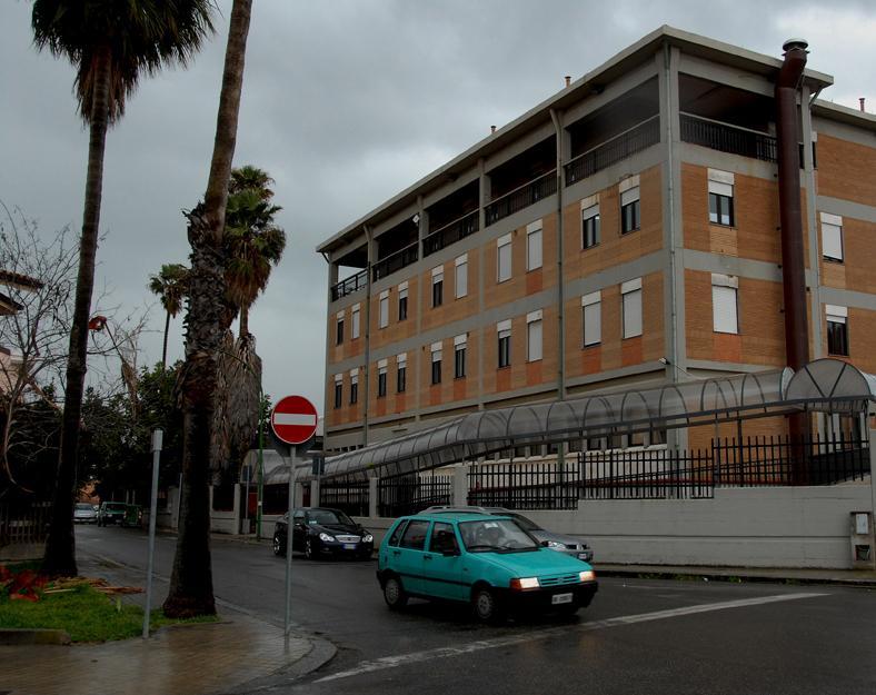 Flaconi di metadone per strada 