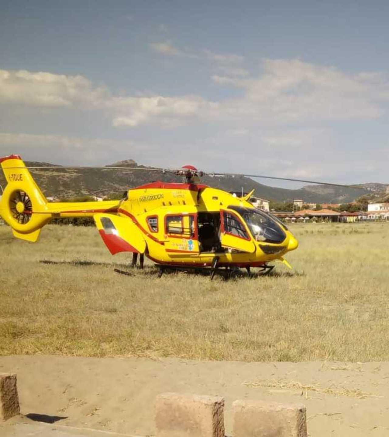 Cede la botola in soffitta, precipita bimbo di tre anni 