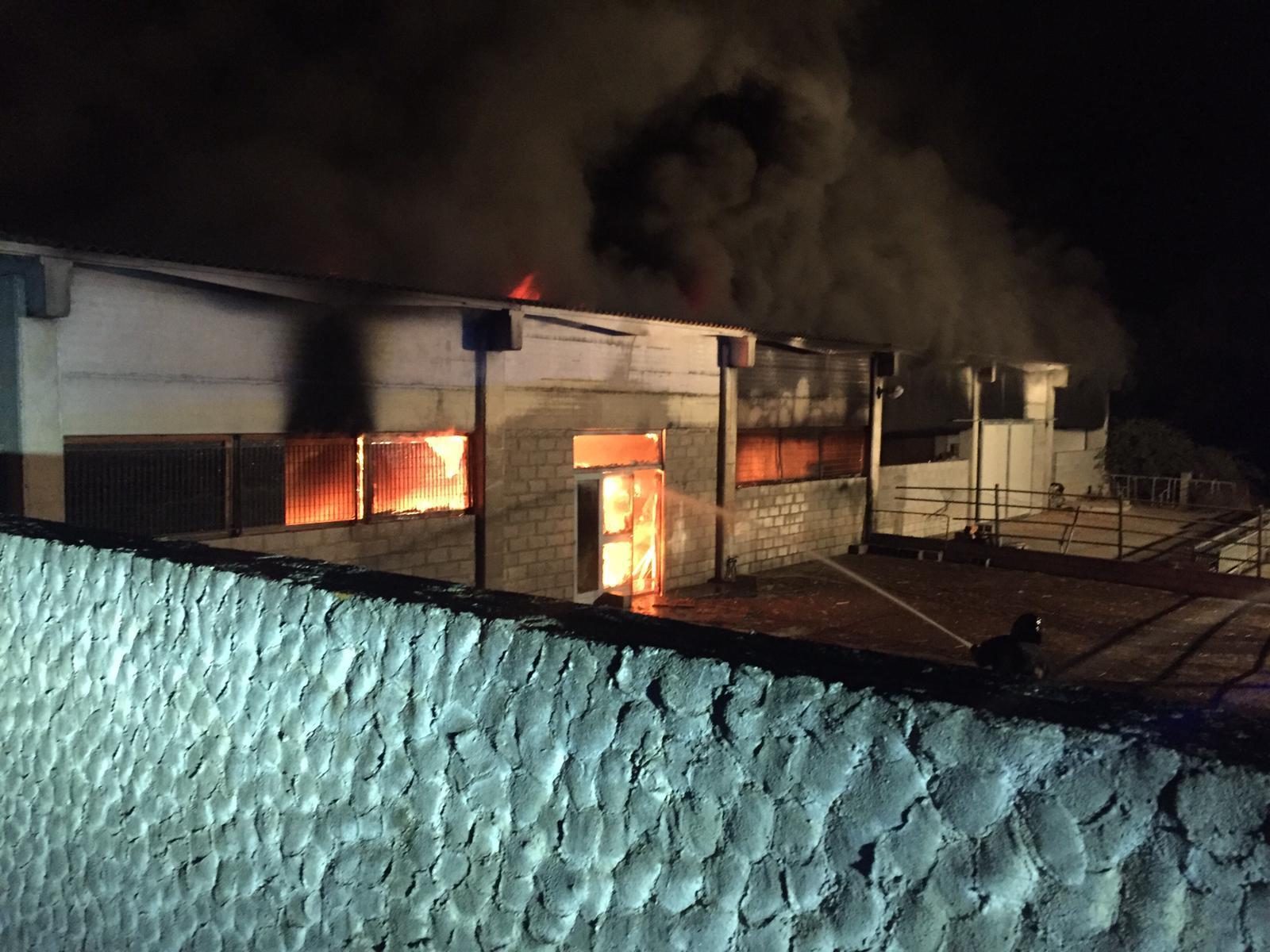 Incendio a Posada, distrutti i mezzi della ditta che sta installando la rete del gas 