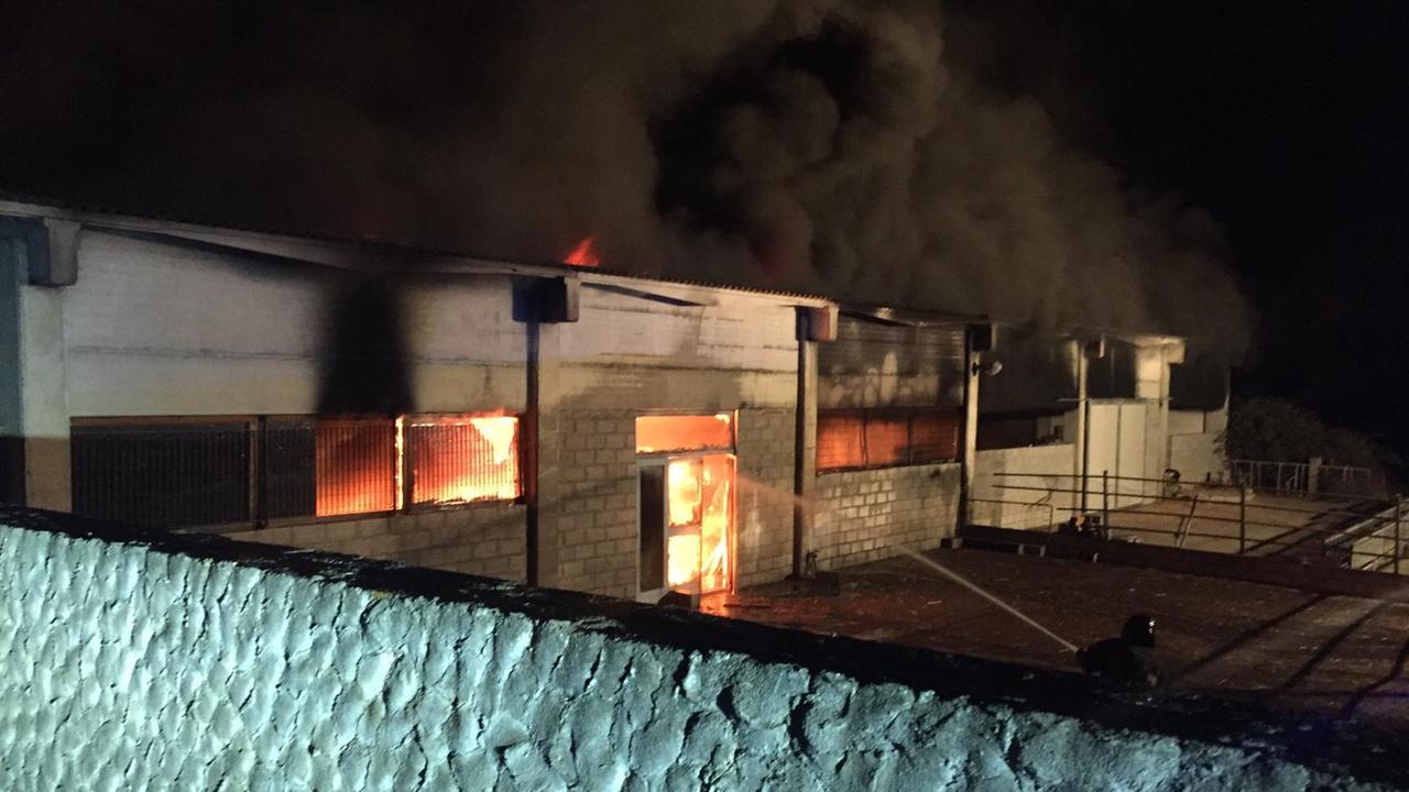 Incendio a Posada, distrutti i mezzi della ditta che sta installando la rete del gas 