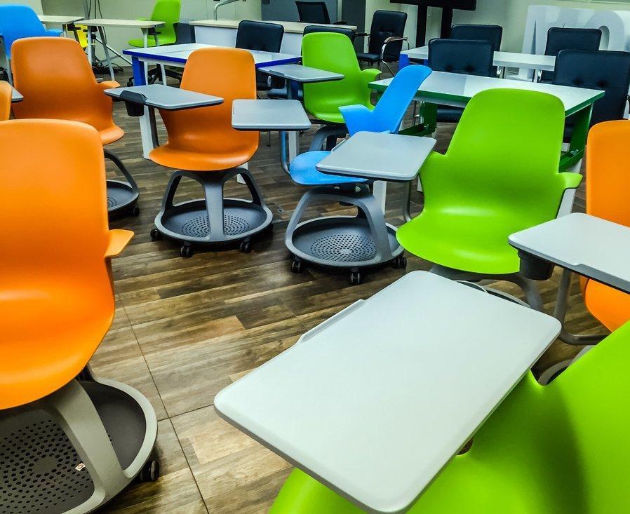I nuovi banchi ordinati dalle scuole di Prato