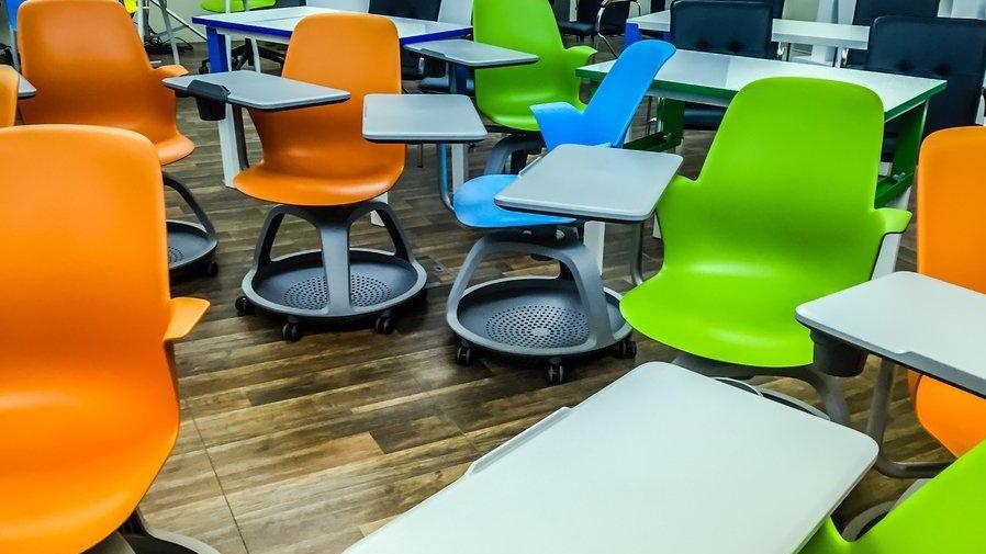 I nuovi banchi ordinati dalle scuole di Prato