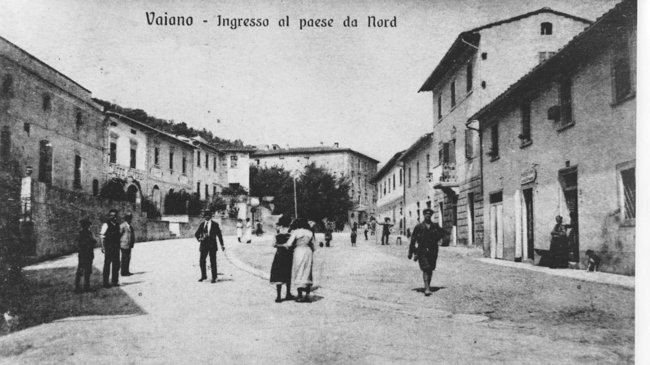 Una vecchia cartolina di piazza Galilei