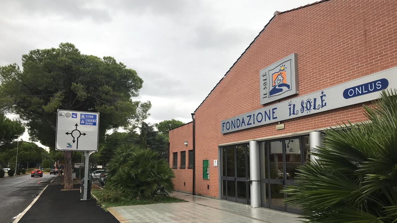 «Vai via, tanto non compri»: disabile cacciata da un negozio