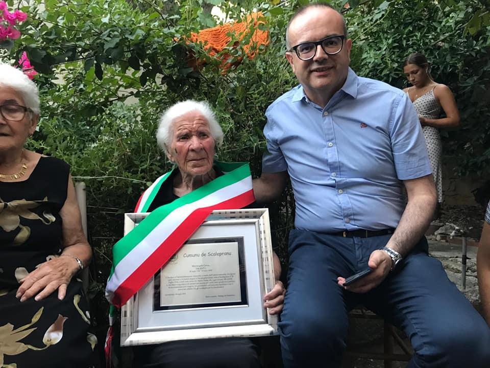 Escalaplano, Maria Gessa compie 106 anni: "Sono di tempra forte, sopravvissi alla spagnola"