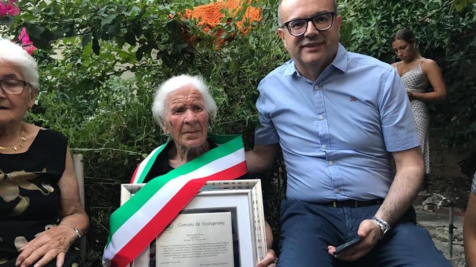 Escalaplano, Maria Gessa compie 106 anni: "Sono di tempra forte, sopravvissi alla spagnola"