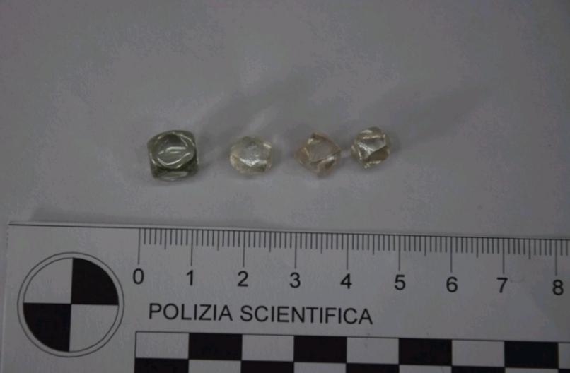 Evase il fisco sui diamanti che gli furono poi rubati: nei guai commerciante cagliaritano 