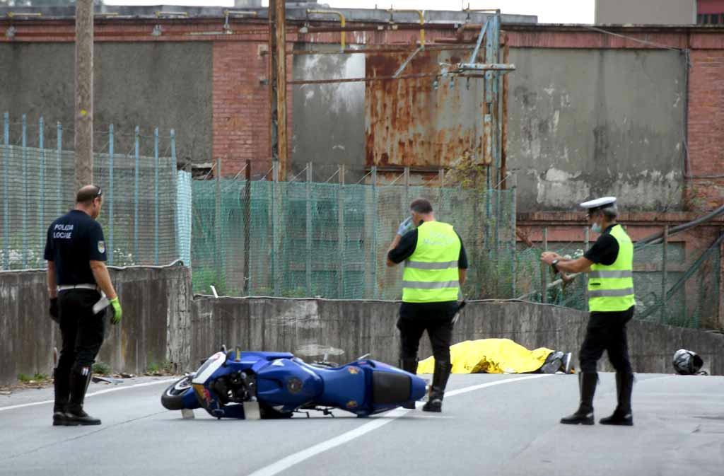 Carrara, muore in moto a 38 anni