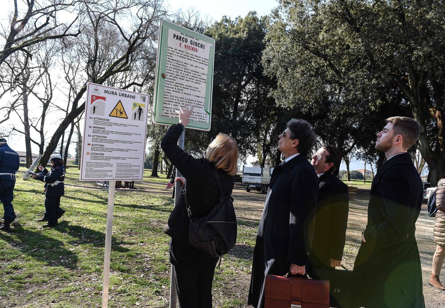 Lucca, bimbo caduto dalle Mura, a processo i dirigenti dell’Opera 
