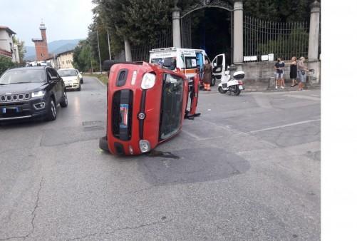 Due donne ferite nello scontro tra auto  a Montale