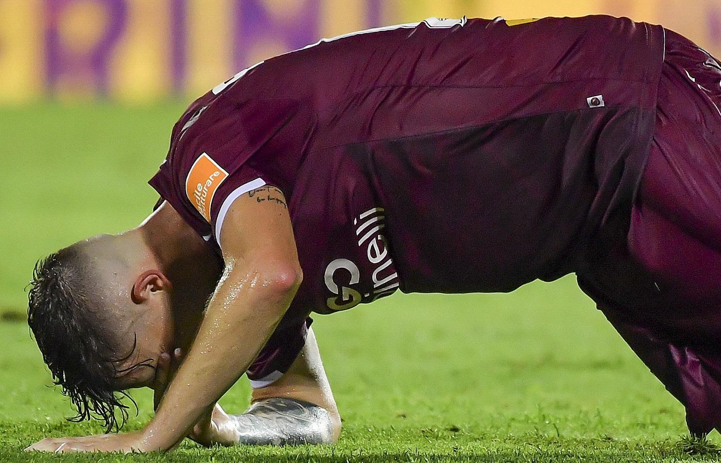 L'amarezza del calciatore amaranto Matteo Pallecchi a fine partita