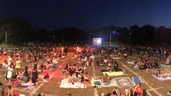 Il cinema sotto le stelle a BussolaDomani? Un’idea di successo