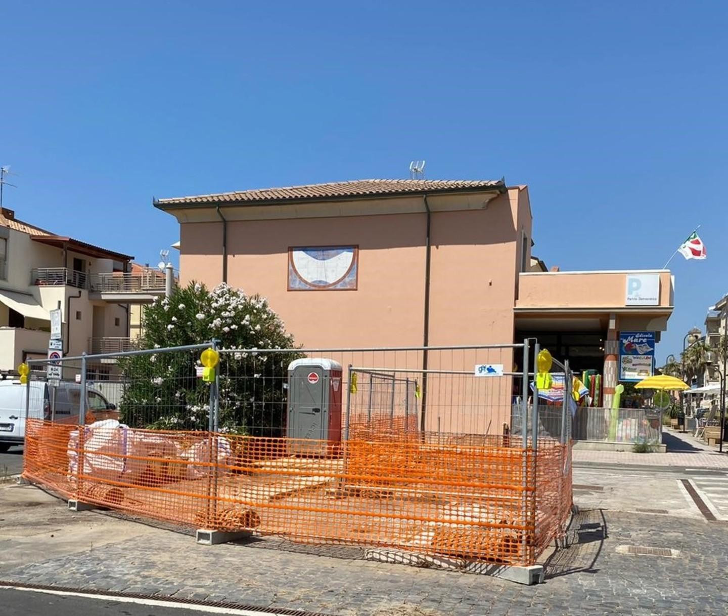 Smantellato l’ex distributore