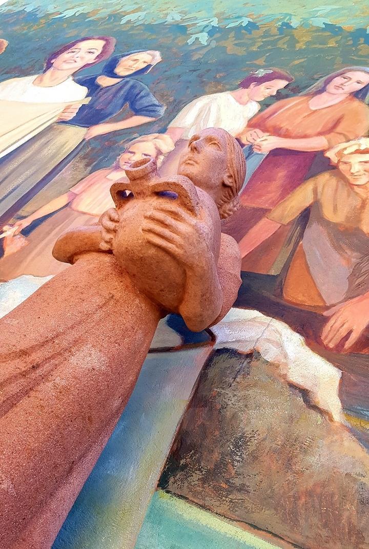 Una scultura dedicata alla figura di “Maria Ena” 