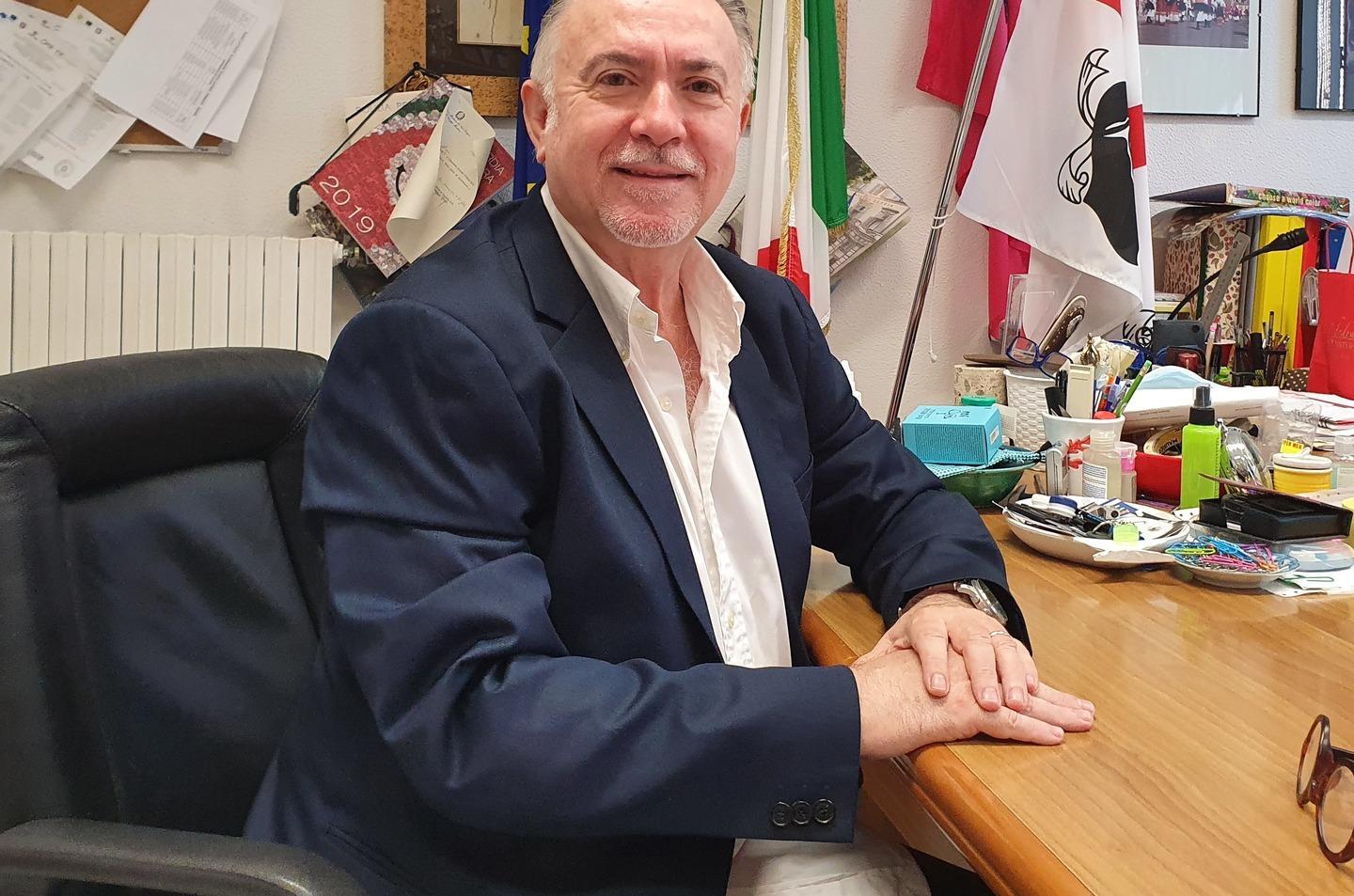 Olbia, il preside Mutzu va in pensione: «Il mio Panedda sempre nel cuore» 