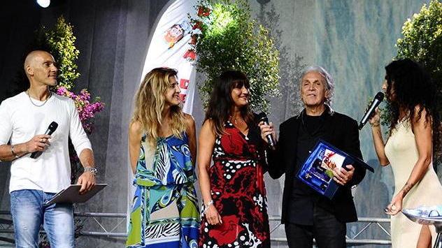 La premiazione di Riccardo Fogli durante l'edizione 2019 (foto Michele Falorni/Silvi)