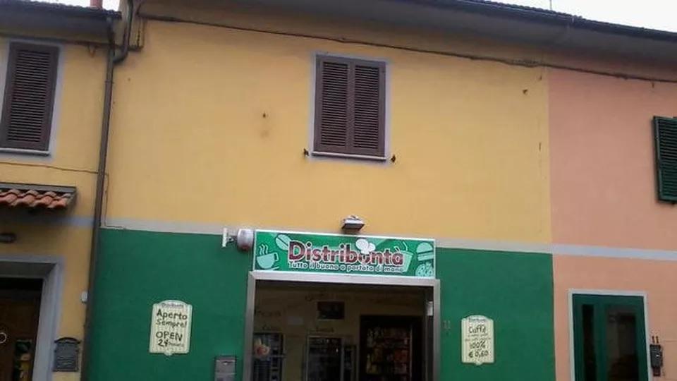 L'immagine inviata da Mario Russo nel 2013 con la sua finestra al primo piano
