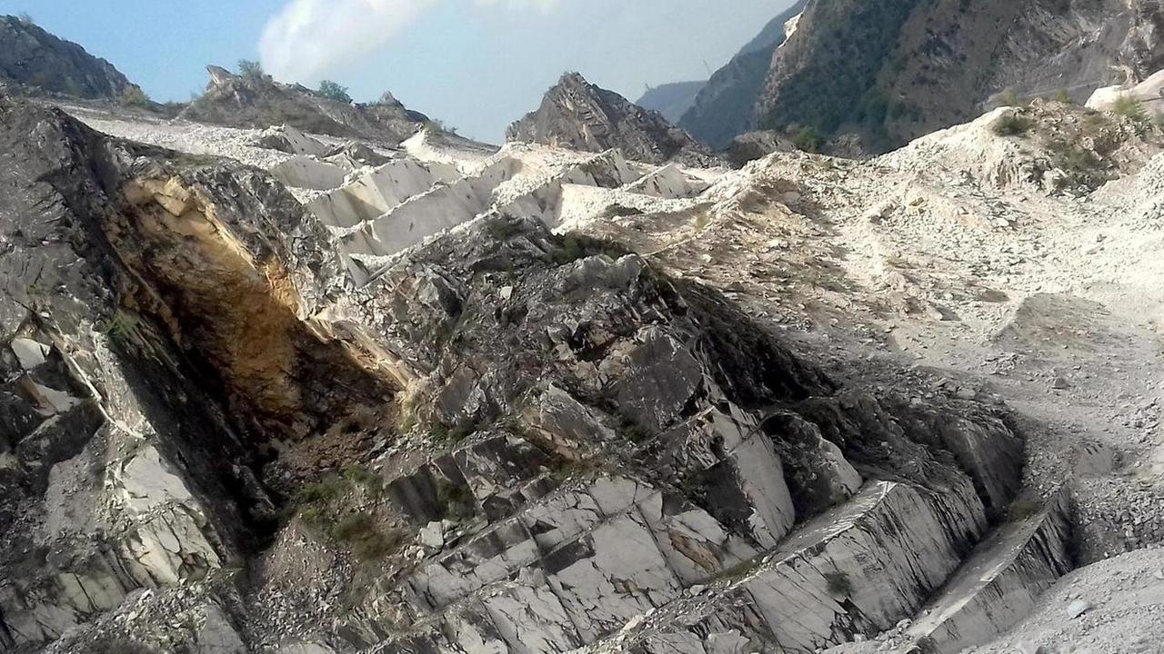 Legambiente: il piano regionale cave cede alle lobby del marmo