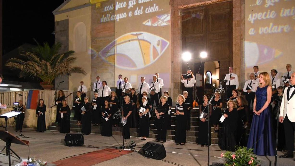 Musica e solidarietà buona la prima in piazza Martelli