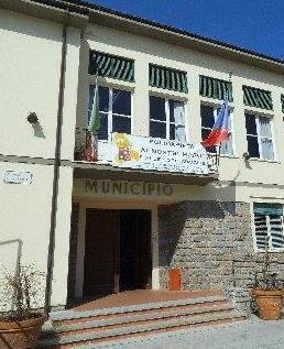 È scontro con le opposizioni «Offensivi verso i cittadini» 