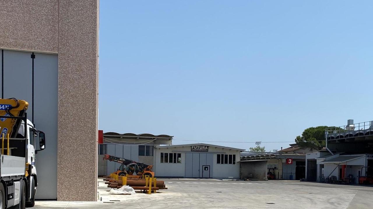 Investiti da una fiammata mentre lavorano: due feriti