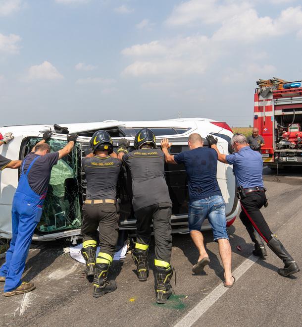 Frontale sulla strada Luigia Quattro feriti nello schianto 
