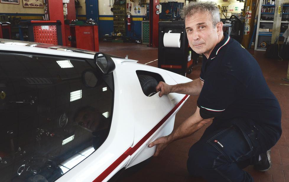 Sport Auto Modena, viaggio nell'officina di Giordano e Andrea i "medici che curano le  Ferrari"  