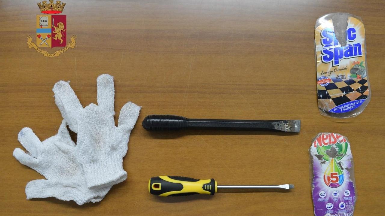 In giro per la Passeggiata con il kit del furto: denunciate